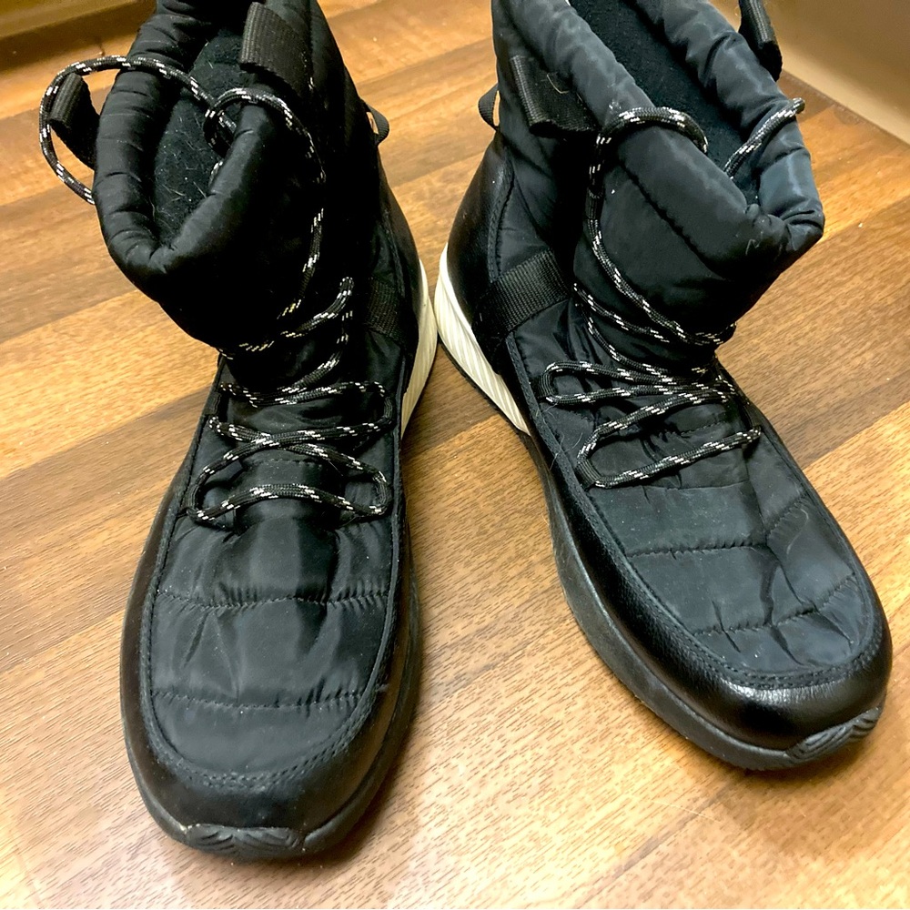 Time and Tru Quilted Snow Boots, Size 11 (Men’s 9)